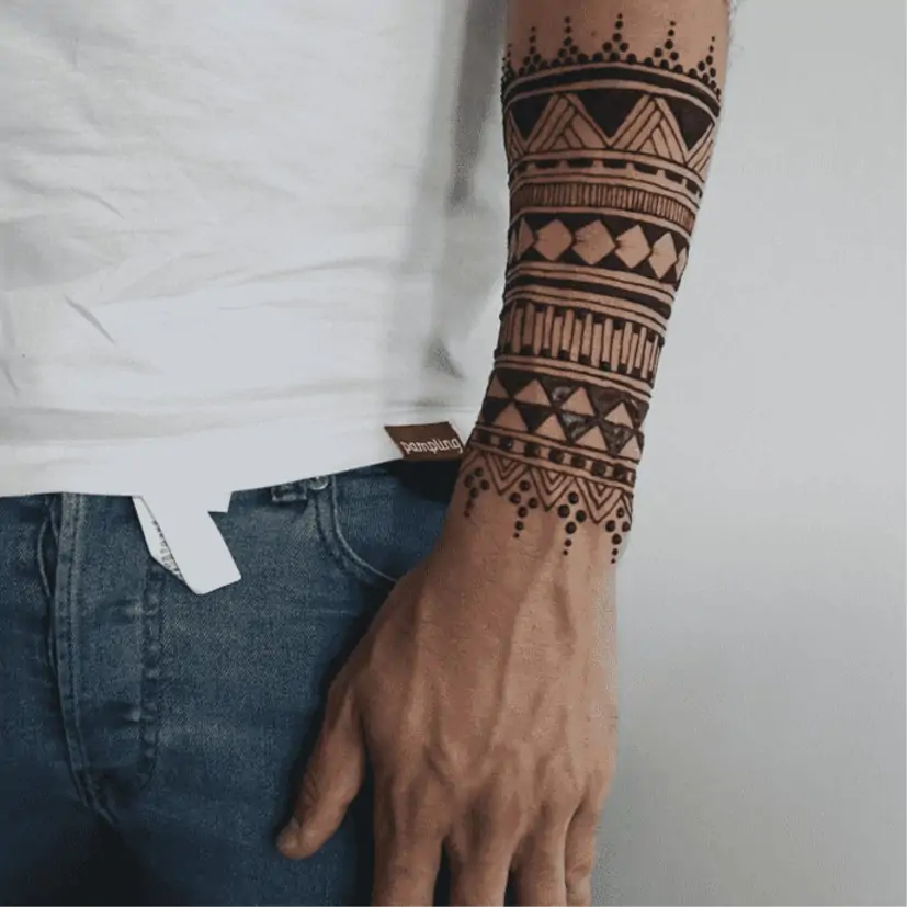 The tattoo type mehndi design 